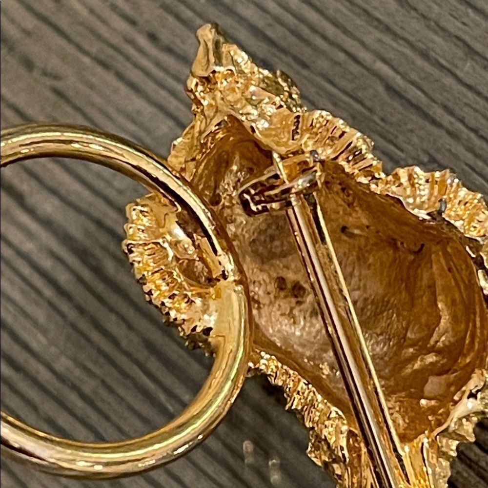 Vintage Seashell Eyeglass Holder Pin/Brooch - Scarf Ring - Gold-tone - Picture 8 of 16